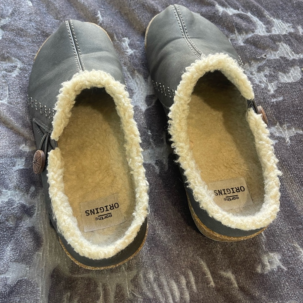 Earth Origins Janae Faux Fur Lined Clogs | Women’s 8 | Dark Grey - Picture 3 of 5